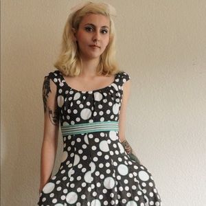 Vintage inspired polkadot dress with pockets
